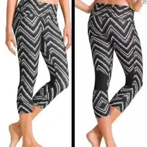Athleta Be Free Knicker Leggings‎ Black White Chevron Zig Zag Cropped Small